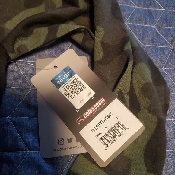 NEW Colosseum Youth XL Camo Wisconsin Badgers OHT Military Supported Tee FLAWS - Picture 6 of 9